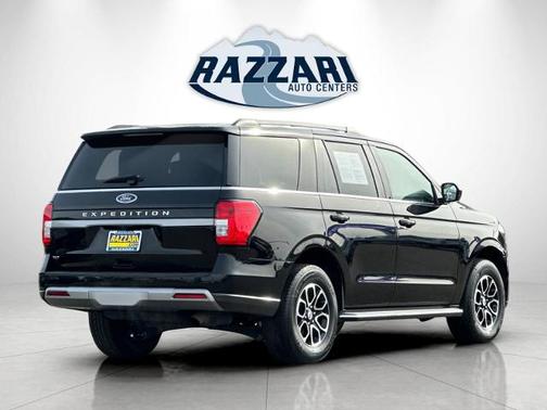 AGATE BLACK METALLIC 2022 Ford Expedition XLT