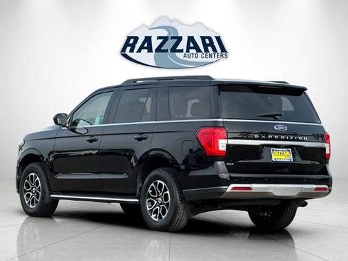 AGATE BLACK METALLIC 2022 Ford Expedition XLT