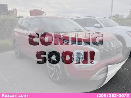 2023 Mitsubishi Outlander SE