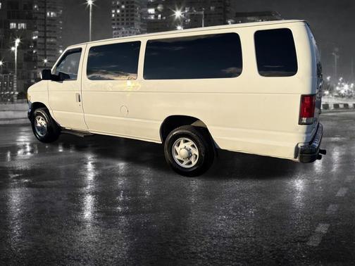 2000 Ford E350 Super Duty XL Wagon