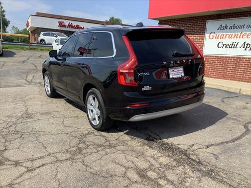 2022 Volvo XC90 T6 Momentum