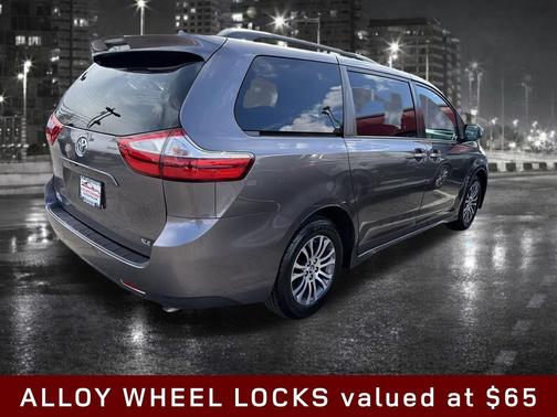 2019 Toyota Sienna XLE