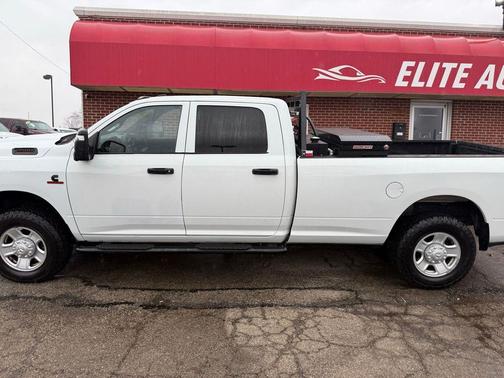 2023 RAM 3500 Tradesman Crew Cab 4x4 8' Box