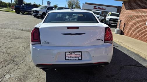 2022 Chrysler 300 S