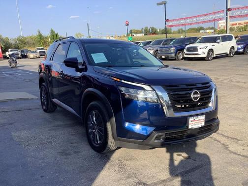 2022 Nissan Pathfinder SV 4WD