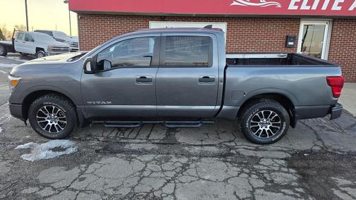 2022 Nissan Titan SV