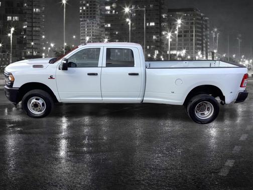 2023 RAM 3500 Tradesman Crew Cab 4x4 8' Box