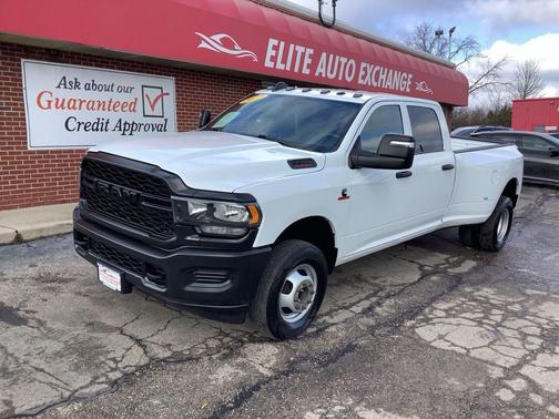 2023 RAM 3500 Tradesman Crew Cab 4x4 8' Box