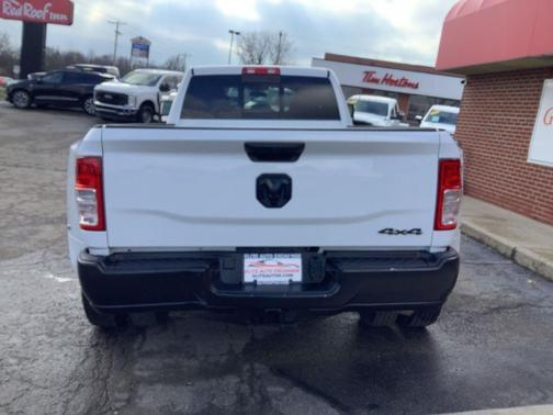 2023 RAM 3500 Tradesman Crew Cab 4x4 8' Box