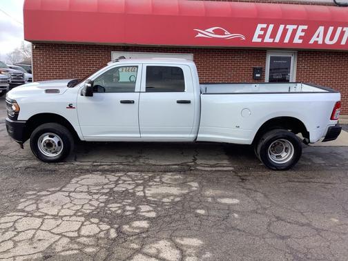 2023 RAM 3500 Tradesman Crew Cab 4x4 8' Box