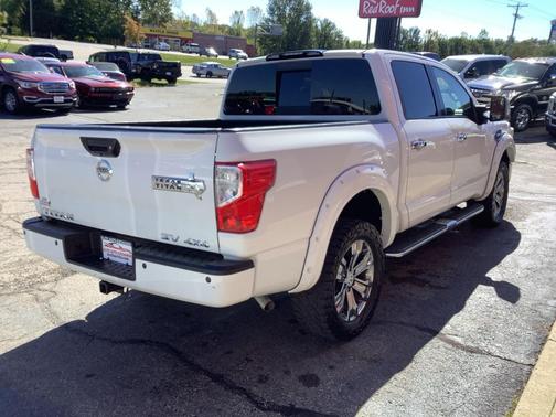 2017 Nissan Titan SV