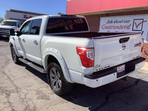 2017 Nissan Titan SV