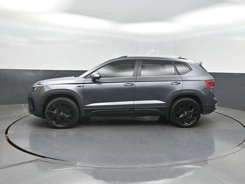 Platinum Gray Metallic 2022 Volkswagen Taos 1.5T SE