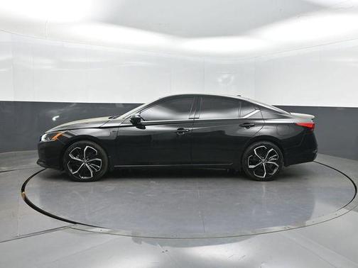 Super Black 2023 Nissan Altima SR FWD