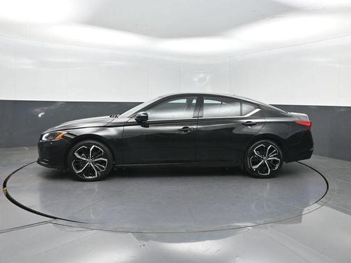 Super Black Clearcoat 2024 Nissan Altima SR FWD