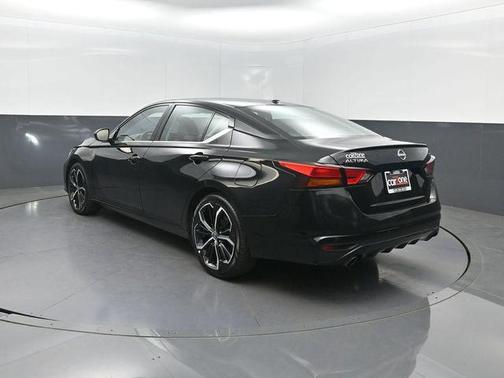 Super Black Clearcoat 2024 Nissan Altima SR FWD