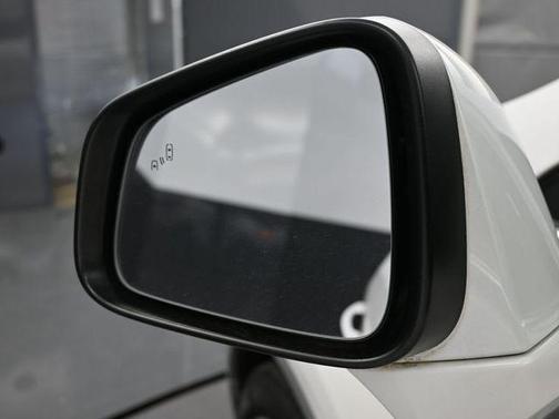 White Frost Tricoat 2017 Buick Encore Essence