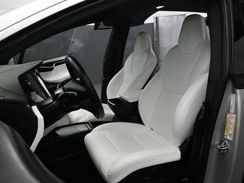 Pearl White Multi-Coat 2018 Tesla Model X 100D