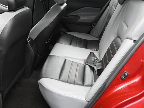 2021 Nissan Kicks SR