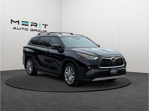 Black 2023 Toyota Highlander Platinum
