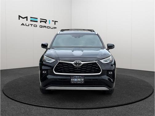 Black 2023 Toyota Highlander Platinum