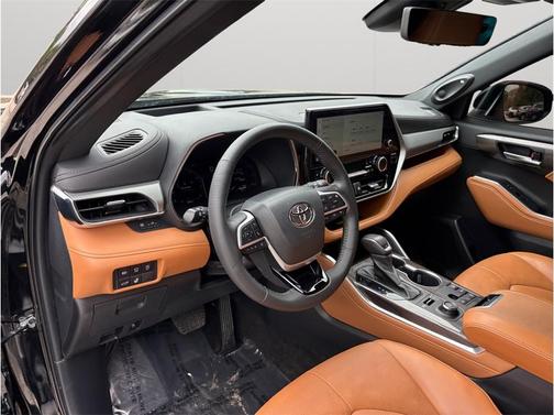 Black 2023 Toyota Highlander Platinum