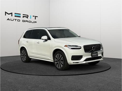 2021 Volvo XC90 T6 Momentum 7 Passenger