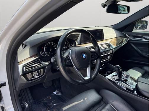 White 2018 BMW 540 i