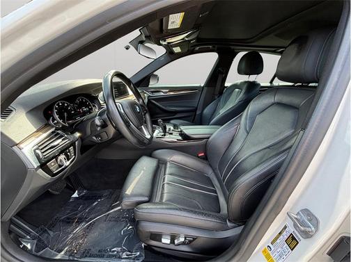 White 2018 BMW 540 i