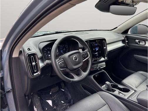 Gray 2021 Volvo XC40 T5 Momentum