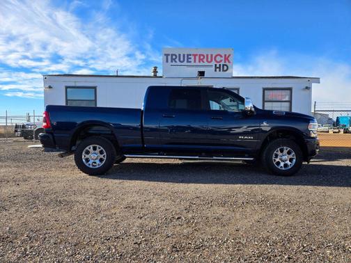 2024 RAM 2500 Laramie Crew Cab 4x4 6'4' Box