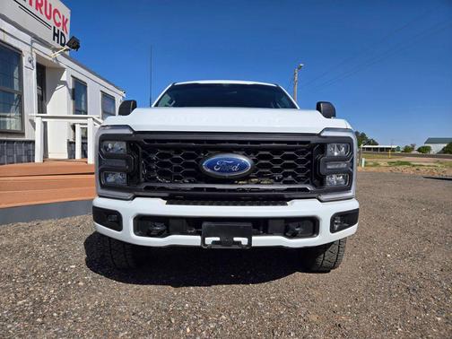 Oxford White 2024 Ford F-250 XL