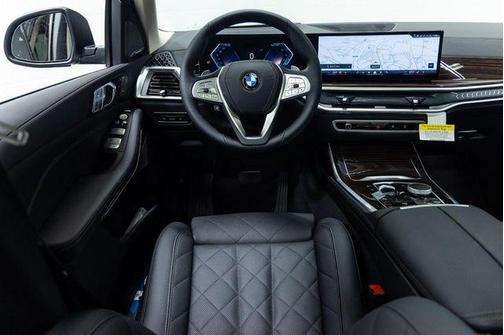 Black Sapphire Metallic 2026 BMW X7 xDrive40i