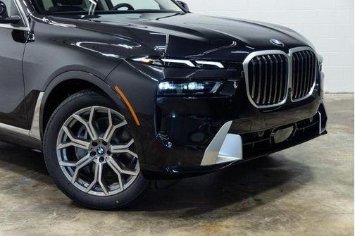 Black Sapphire Metallic 2026 BMW X7 xDrive40i