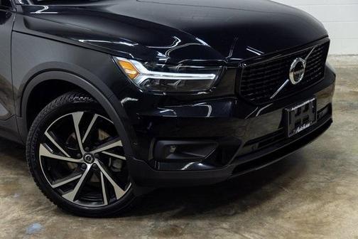 2022 Volvo XC40 T5 R-Design