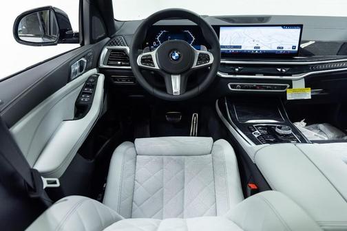 Gray 2027 BMW X7 xDrive40i