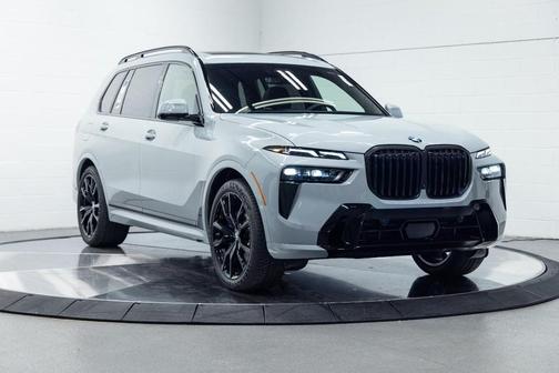 Gray Metallic 2026 BMW X7 xDrive40i