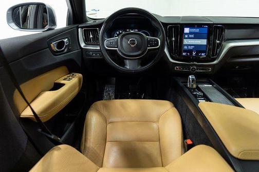 2018 Volvo XC60 Recharge Plug-In Hybrid T8 Momentum