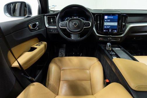 2018 Volvo XC60 Recharge Plug-In Hybrid T8 Momentum