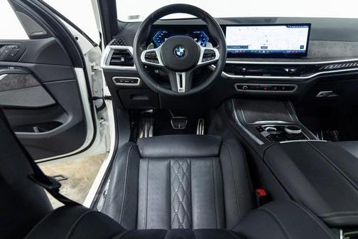 2025 BMW X7 M60i