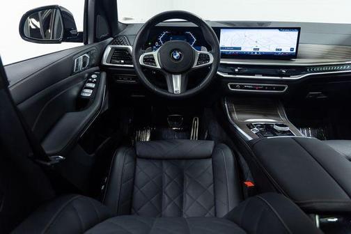Gray Metallic 2025 BMW X7 xDrive40i