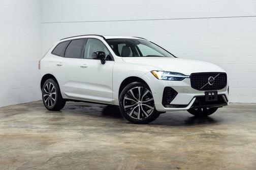 2023 Volvo XC60 B5 Plus Dark Theme