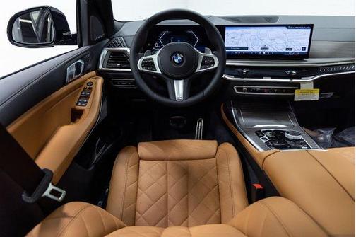 Gray Metallic 2026 BMW X7 xDrive40i