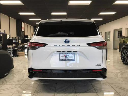 2023 Toyota Sienna XSE 7 Passenger