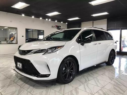 2023 Toyota Sienna XSE 7 Passenger