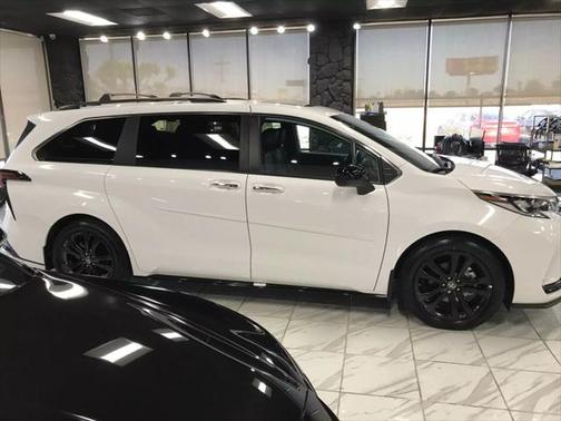 2023 Toyota Sienna XSE 7 Passenger
