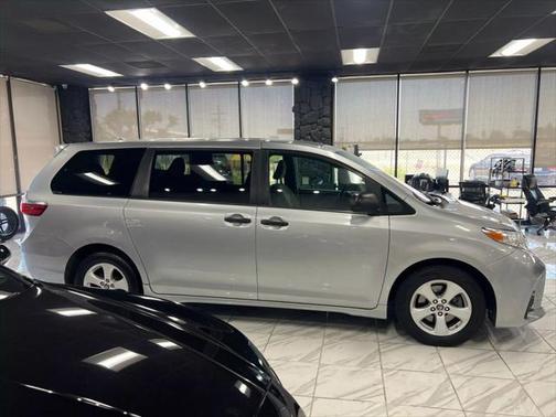 2019 Toyota Sienna SE