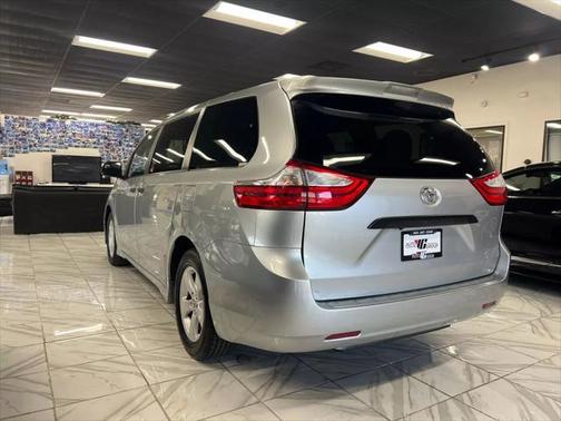 2019 Toyota Sienna SE