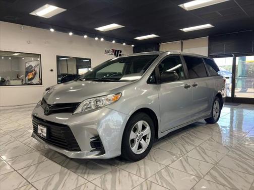 2019 Toyota Sienna SE