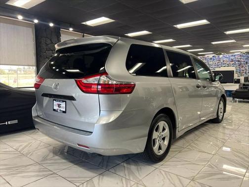 2019 Toyota Sienna SE